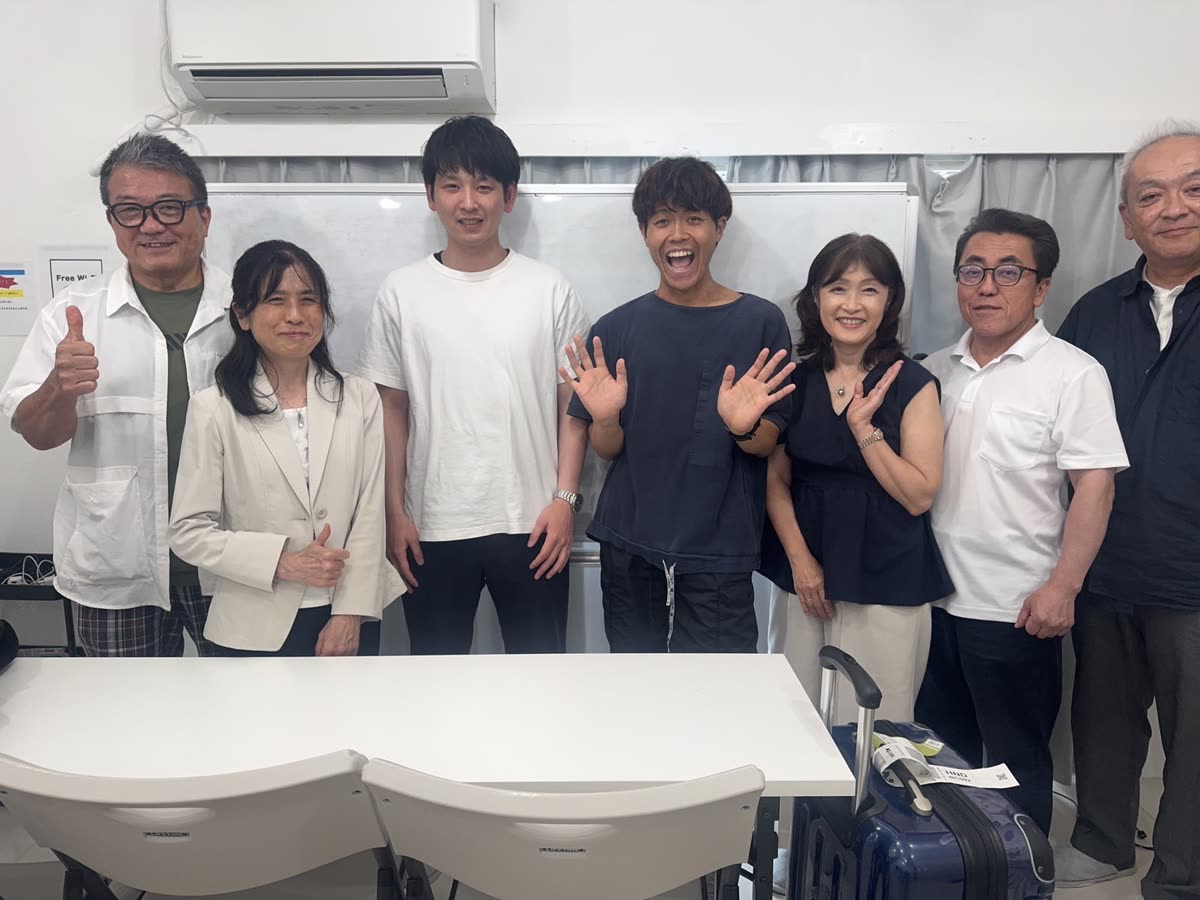 講座後に参加者と講師が並んだ記念写真
